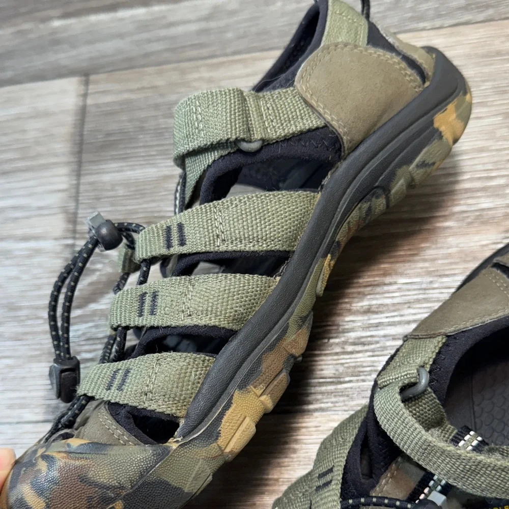Keen Kids Camouflage Outdoor Sandals size 37 (s158)